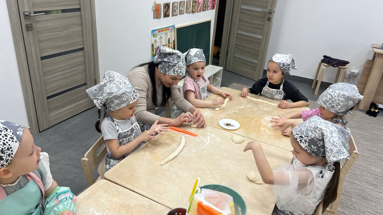 «Дочки научили меня любить других девочек как своих»